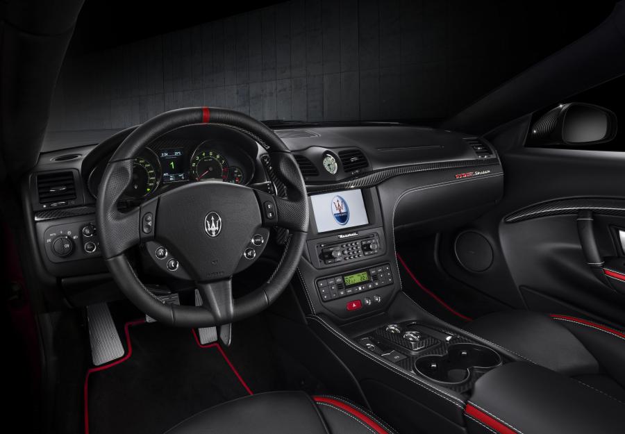Торпедо Maserati GranTurismo MC Stradale Centennial Edition 2014 года  (фото 19 из 31)